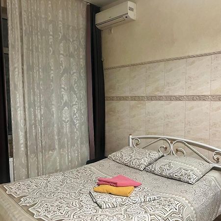 Studio Apartment Metro Pechersk Kiev Exterior foto