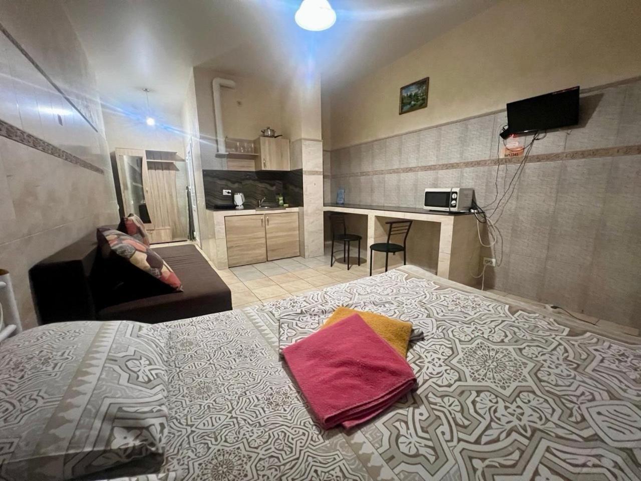 Studio Apartment Metro Pechersk Kiev Exterior foto
